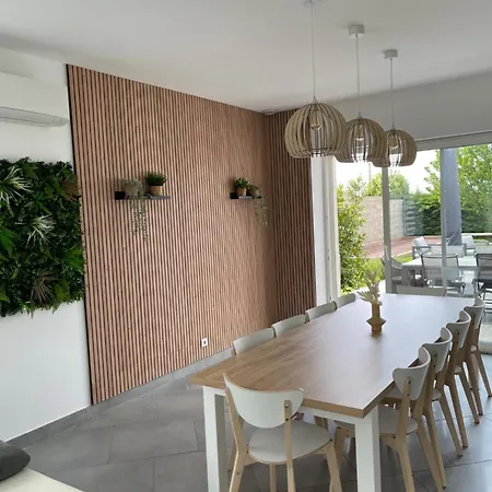 De Standing En Champagne Villa *